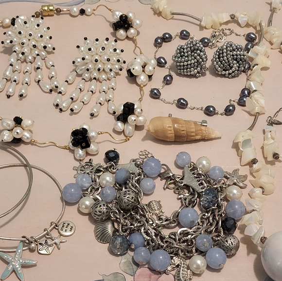 ๐๐โโ๏ธVintage Jewelry Lot Sea, Summer Real Pearls, Mother Of Pearl Earrings - Picture 8 of 10